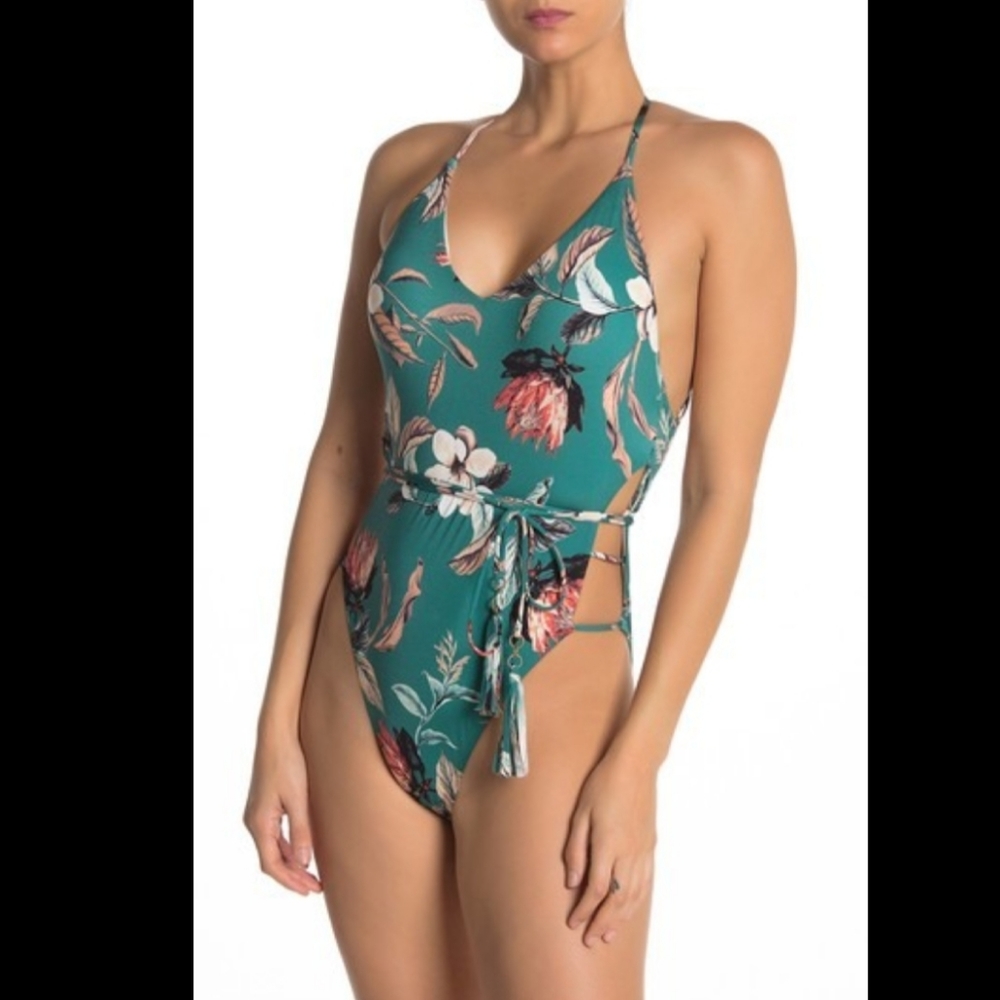 🌺 BCBGMaxAzria Strappy Swimsuit
